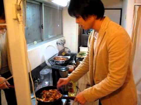 イジイジ料理レッスン!『  キムチチゲ①！』